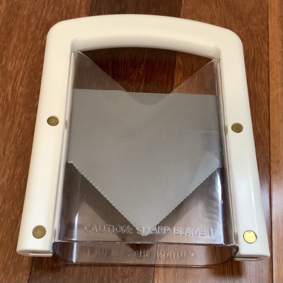 Larien Products Bagel Biter Cutter The Original Bagel Guillotine Slicer(DR5) - Picture 14 of 16